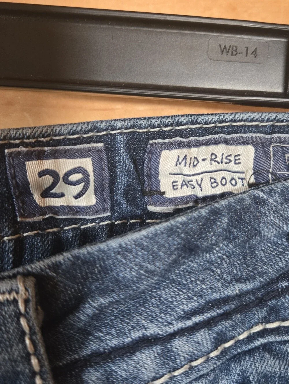 Miss Me Easy Boot Women's Bootcut Blue Jeans 29 Embroidered Sequins Logo Cowgirl